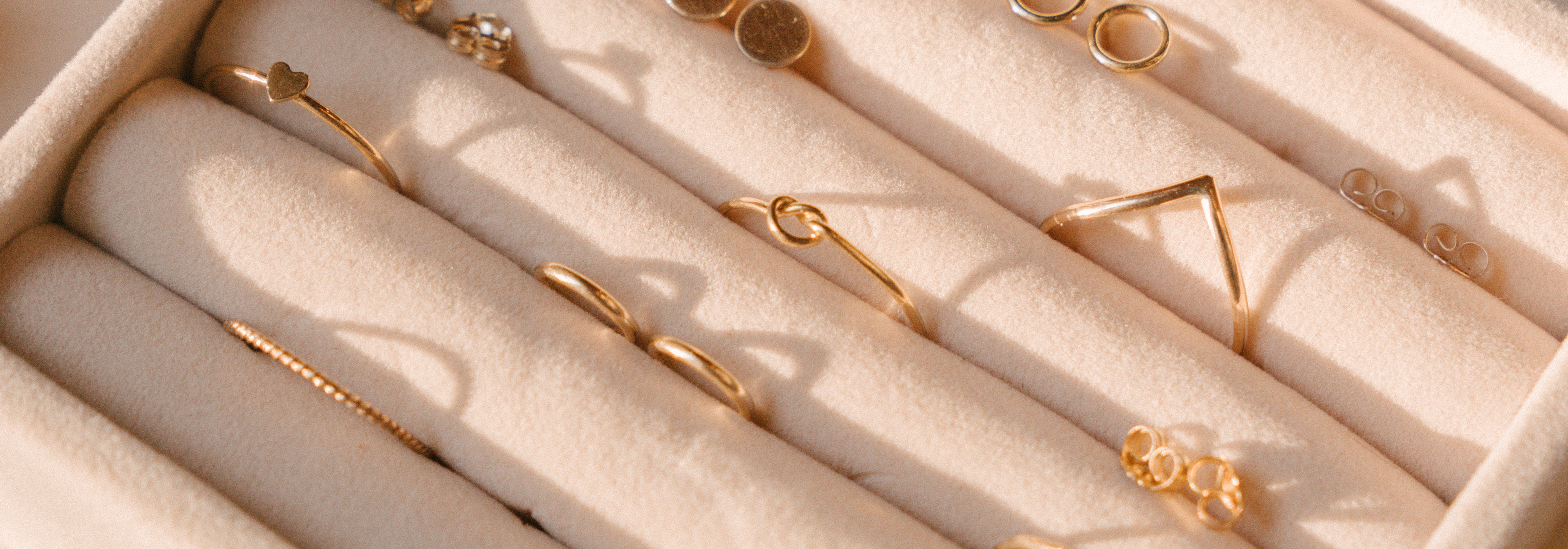 Guide to Types of Gold Jewelry: Find Your Perfect Match