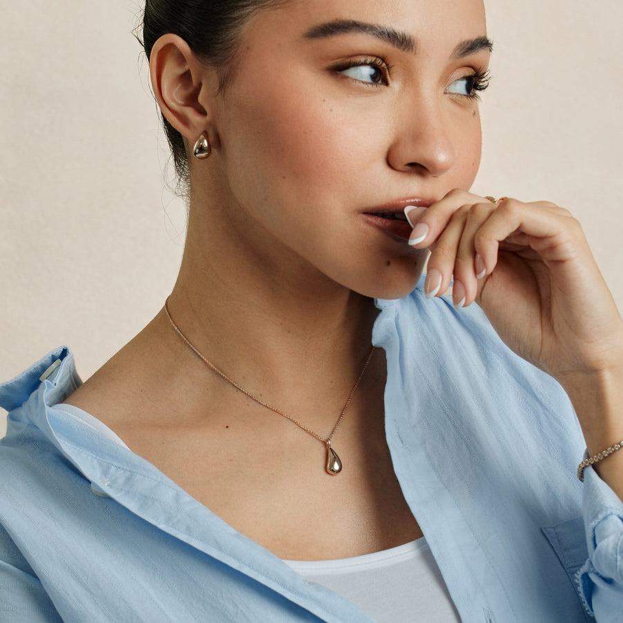 Gloss Pendant Necklace Lifestyle