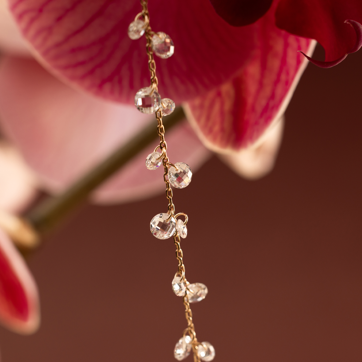 Dew Drop Floating Necklace