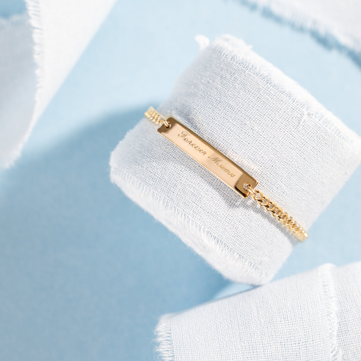 Engravable Curb Chain Bar Bracelet