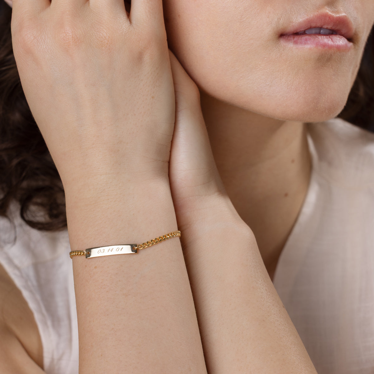 Engravable Curb Chain Bar Bracelet